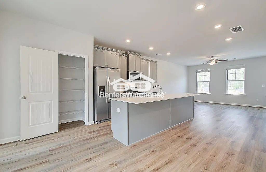 Building Photo - 3203 Bateman Drive SE