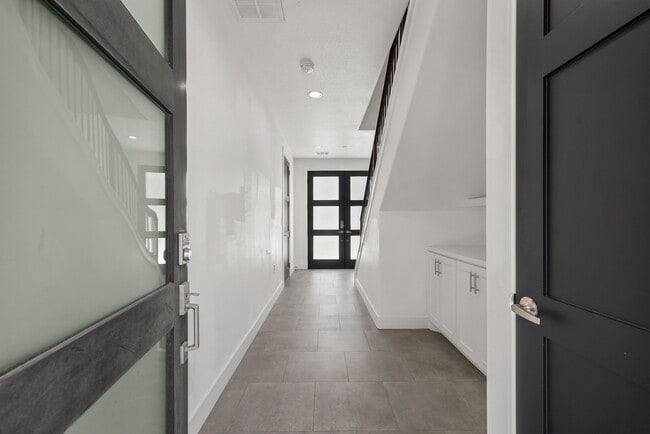 Building Photo - 5343 Larkin St