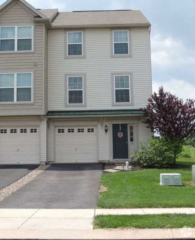 Building Photo - 3 bedroom Townhome in Amberleigh HOA