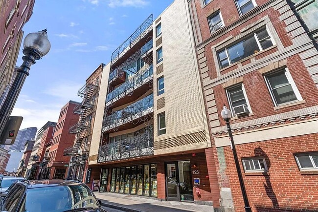 Building Photo - 126 Salem St