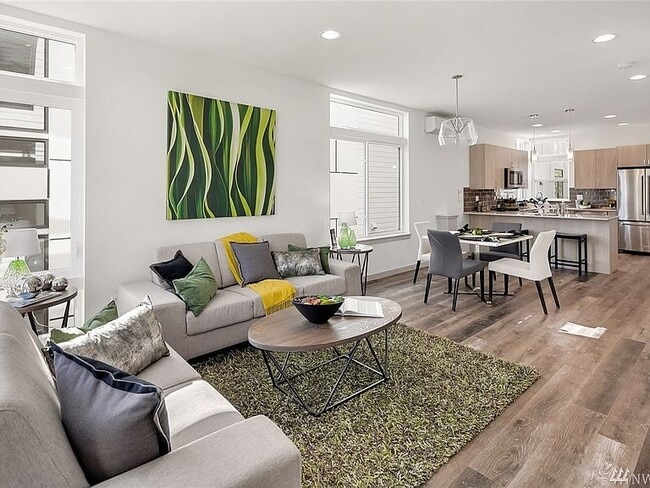 Building Photo - 1631 S King St