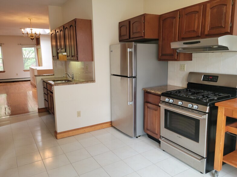 Building Photo - 67 Baldwin St