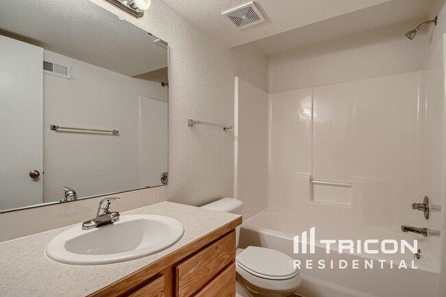 Building Photo - 305 Disc Ln