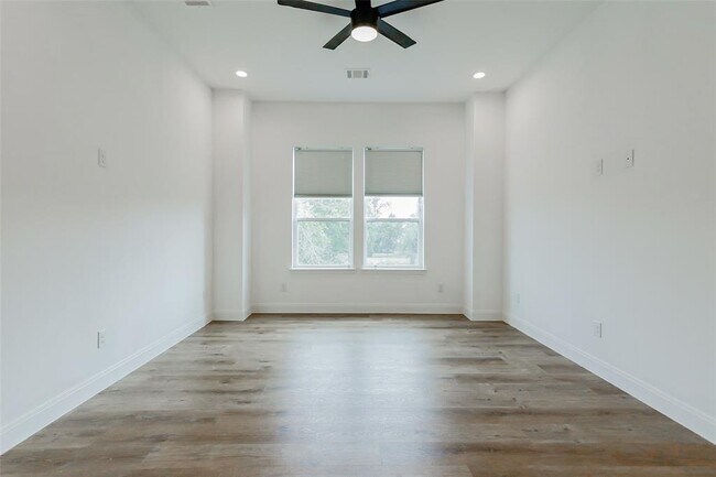 Building Photo - 7810 Kenton St