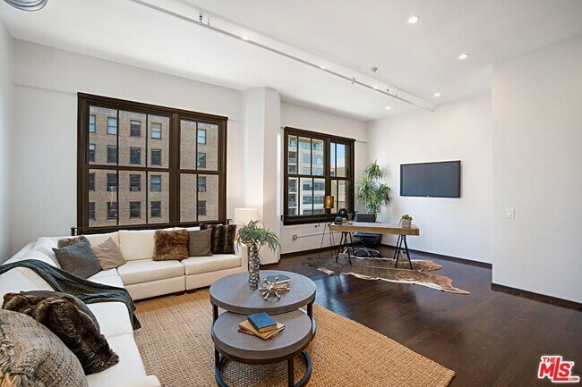 Building Photo - 1645 Vine St