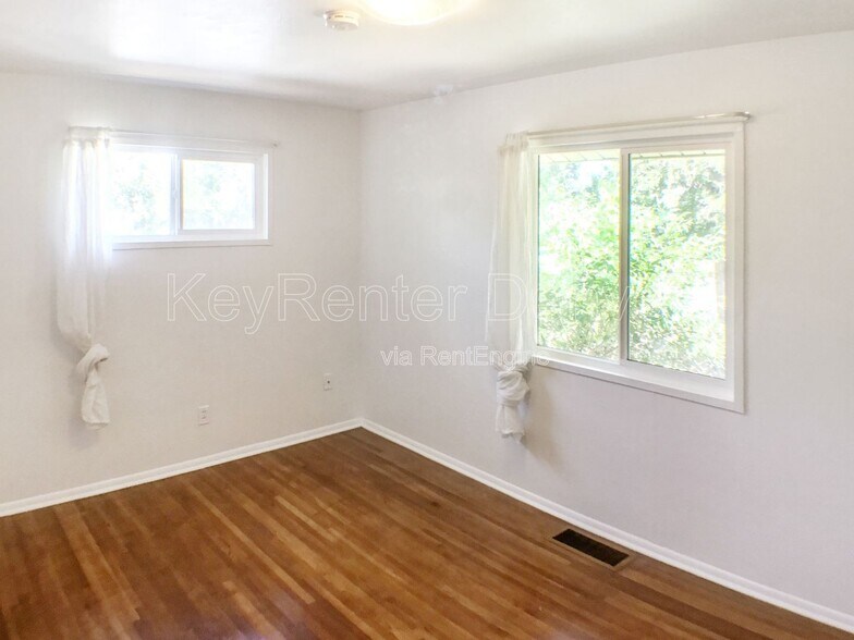 Building Photo - 1285 S Holly St