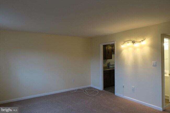 Building Photo - 3514 Cranmer Mews