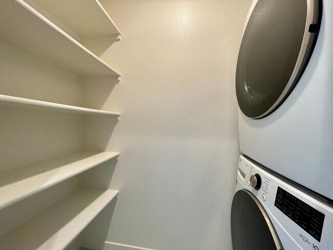Building Photo - Sellwood-Moreland 2 Bedroom 2.5 Bath BRAND NEW Condo Convienent to OHSU~ Includes A/C and Washer ...