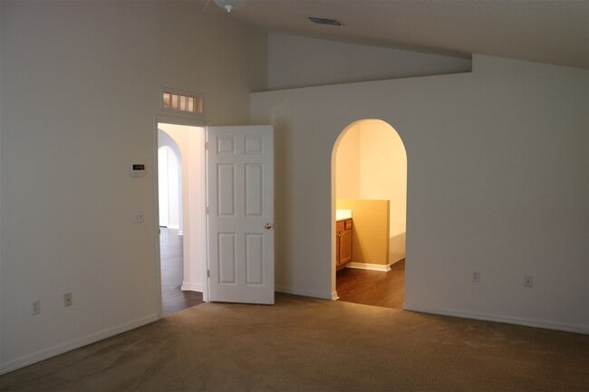 Building Photo - 132 King Arthur Ct