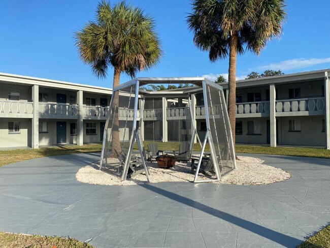 Building Photo - Sabal Palms LLC