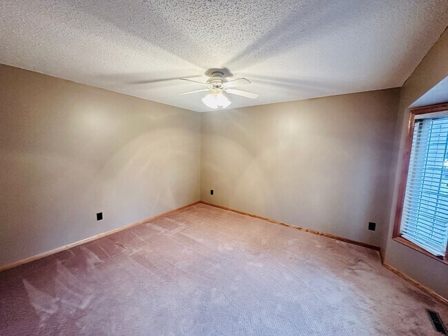 Building Photo - Stunning 6-Bedroom Corner-Lot Home w/ Luxury Finishes & Entertainer’s Layout