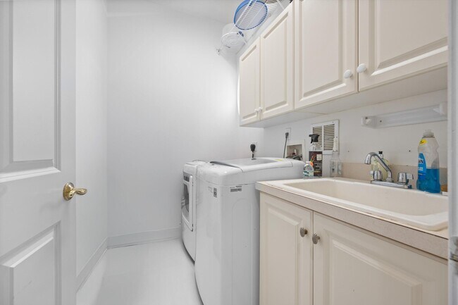 Building Photo - 8790 Wellington View Dr