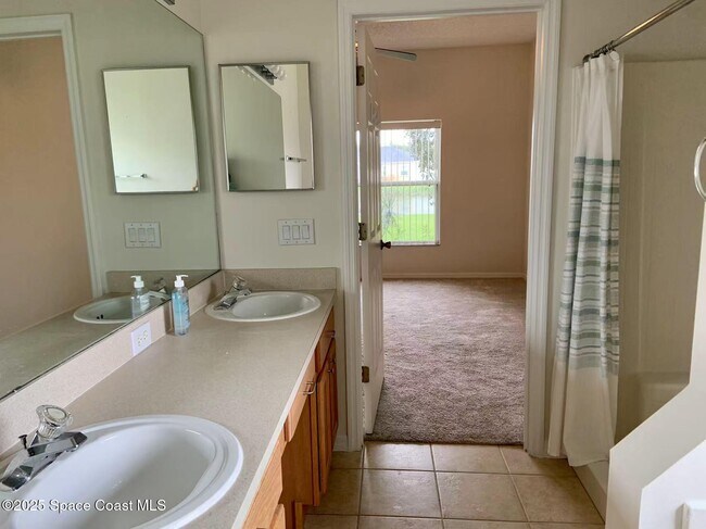 Building Photo - 1475 Knoll Ridge Dr