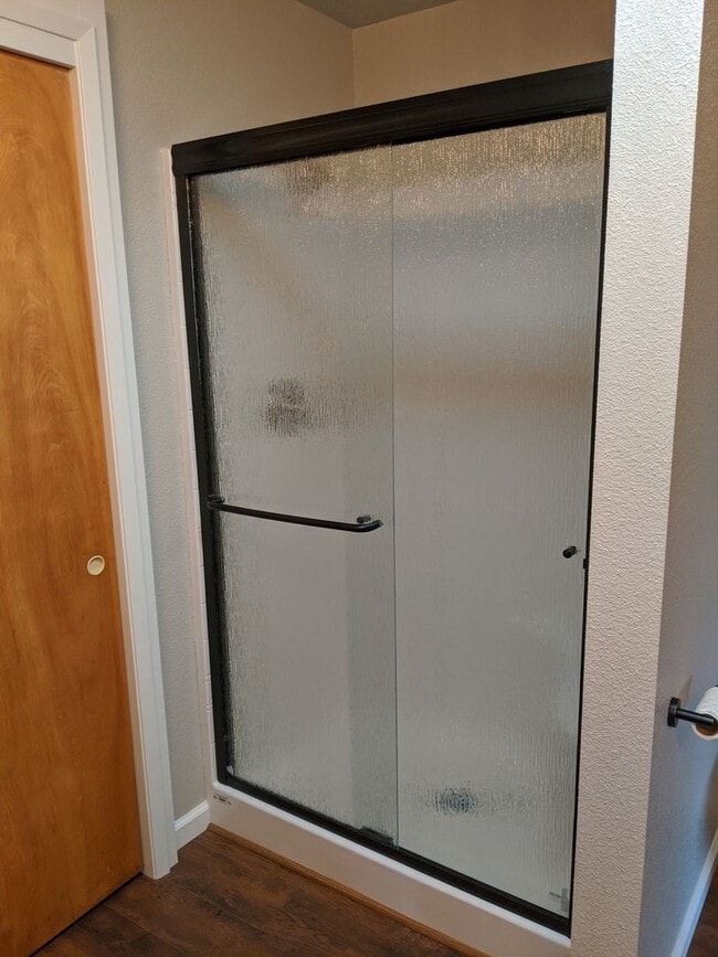 Building Photo - Beautifully updated 3 bedroom Orchards house