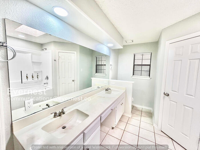 Building Photo - 1408 Sunny Glen St