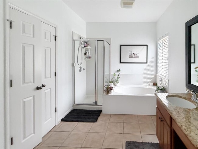 Building Photo - 803 Meadow Bluff Ct