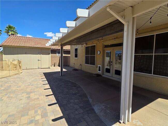 Building Photo - 221 Palmarosa St