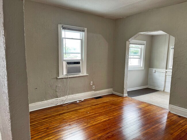 Room2 - 1710 Southwest Blvd
