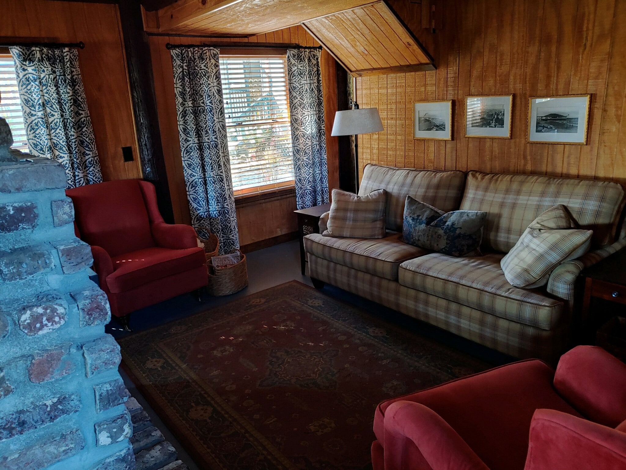 Living room - 432 Apache Rd