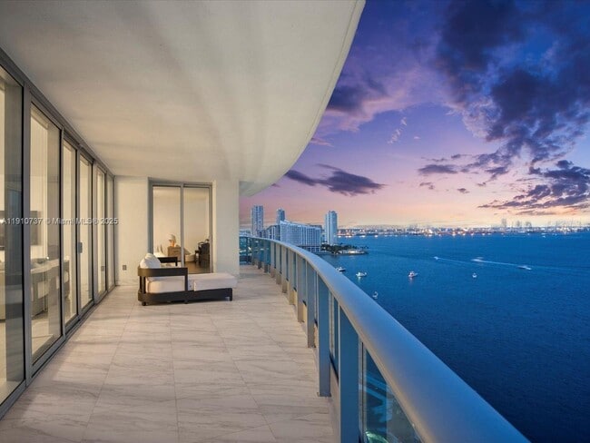 Building Photo - 1331 Brickell Bay Dr