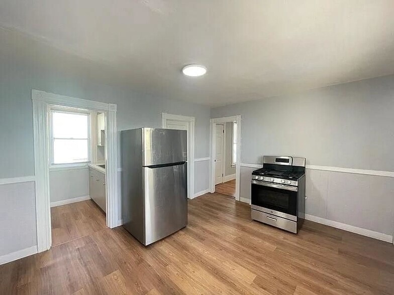 Building Photo - 231 Laurel, 3