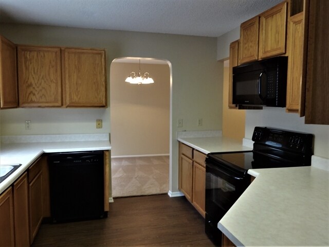 Building Photo - 7659 Chatsworth