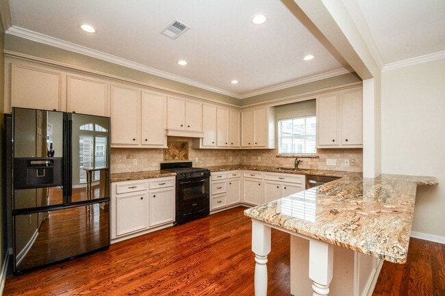 Building Photo - 2022 Fairview St