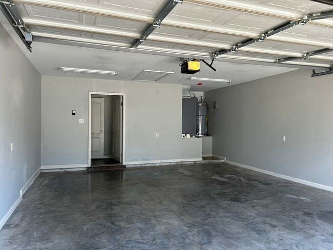 Building Photo - 210-210 Hidden Meadows Dr