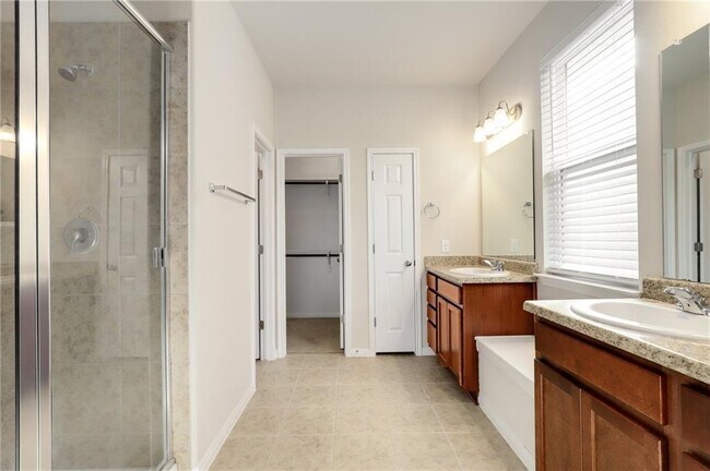 Building Photo - 217 Michaelis Dr