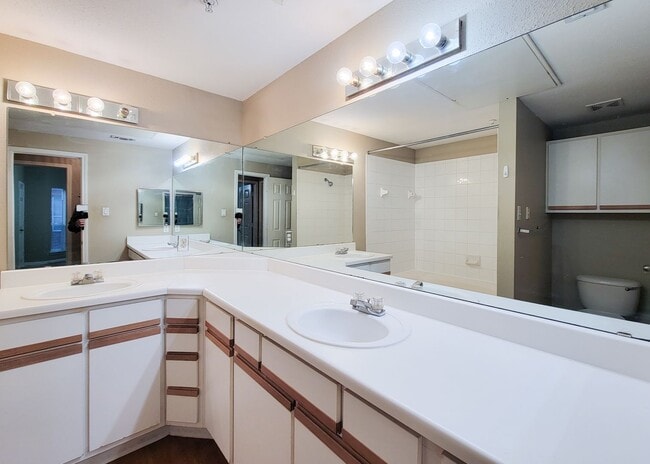 Building Photo - Beautifully Updated 2-Bedroom, 1-Bath Condo!