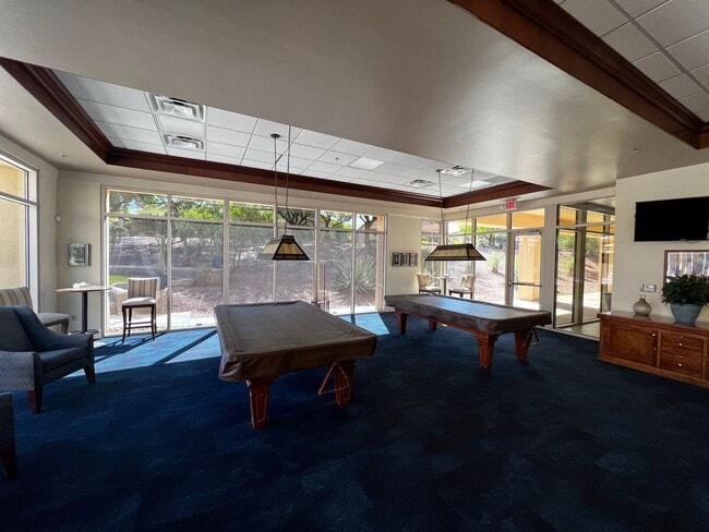 Building Photo - Beautiful single story home (55+). 3 Bed 2...