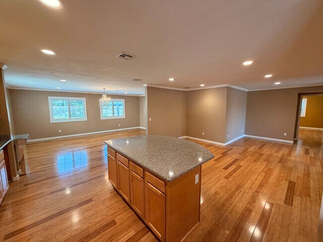 Building Photo - Unbelievable 4 Bed, 4 Bath House For Rent In Buena Park-Must See To Appreciate!
