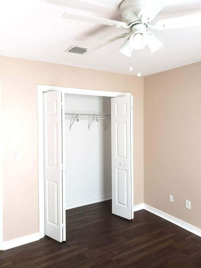 Building Photo - Beautiful home with Swimming Pool in the Hammocks. 4 bedroom 2 bath -Pool lawn service included!!!