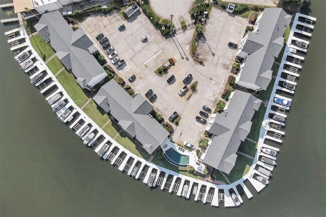 Building Photo - 168 Lake Point Blvd