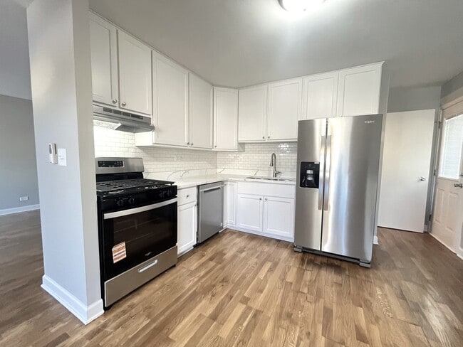 Building Photo - 1606 N Poplar Ave