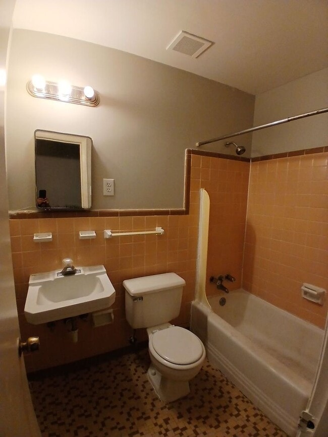 Building Photo - Nice 3 bedroom 2 bath Home For Rent