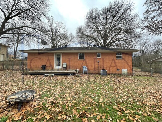 Building Photo - 313 Parkdale Rd