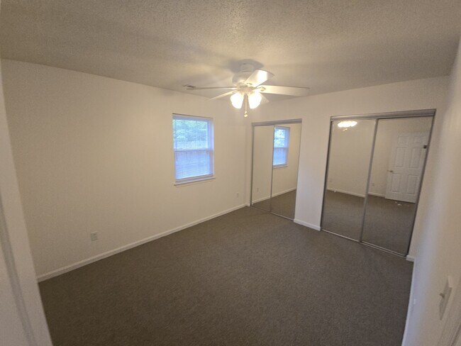 Building Photo - 4016 Rainbow Dr