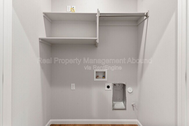 Building Photo - 101 E 11th St