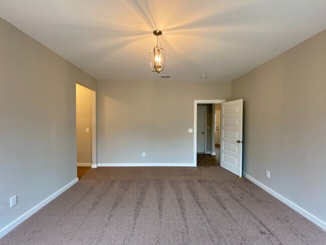 Building Photo - 65 Red Oak Ct