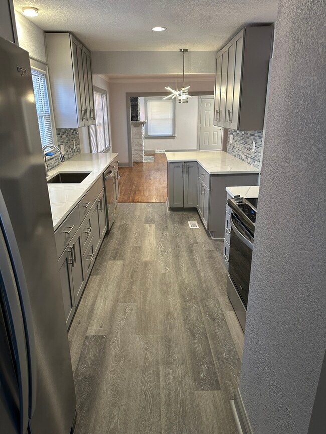 Building Photo - 5414 Brooklyn Ave