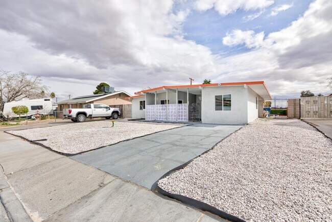 Building Photo - 3008 Lawndale St
