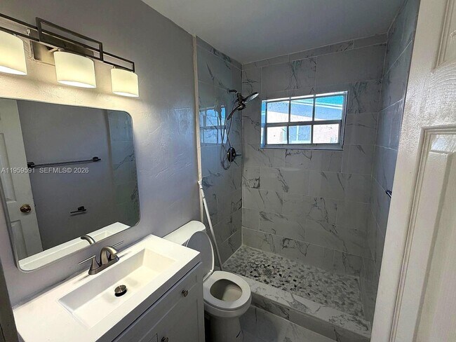 Building Photo - 14407 NE 5th Ave