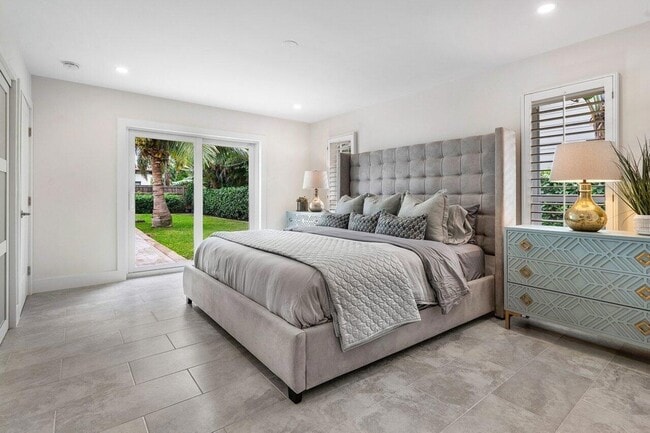 Building Photo - 2021 NW 3rd Ave