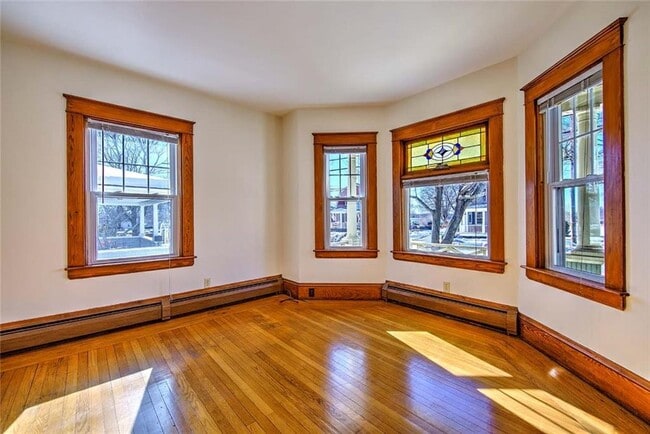 Building Photo - 910 Hope St