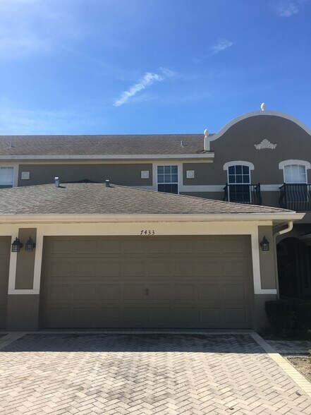 Building Photo - 7433 Terrace River Dr