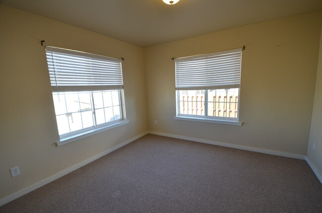 Building Photo - Hardwood floors, Master Suite, Great Storage!