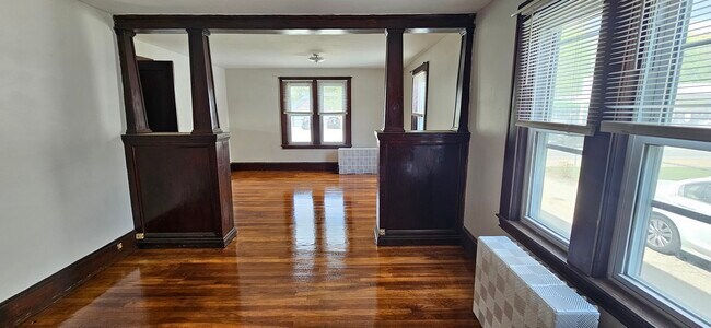 Building Photo - 96 Central St