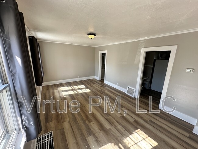 Building Photo - 232 7th Ave