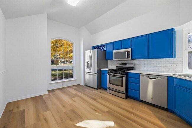 Building Photo - 15013 Big Falls Dr